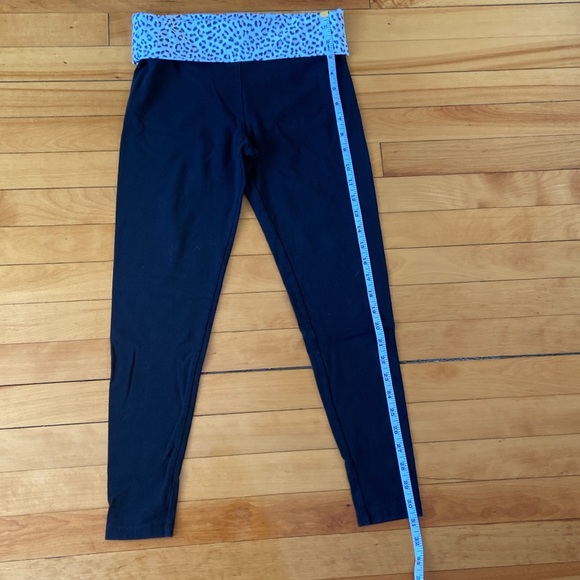 Victoria Secret XS leggings with leopard roll down waist - Picture 5 of 6